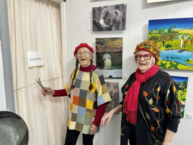 ‘love A Good Yarn’ Exhibition Opened By Ki Spinners 