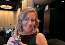 Tracy Mills receives 2023 Volunteer Achievement Award from Netball SA