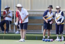 Open gender bowls action from Kangaroo Island