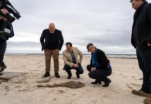 State Opposition labels algal bloom response ‘sluggish’, counterparts oppose curbing emissions