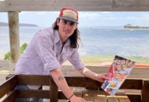 Visitors, local supporting KI Oysters during algal bloom