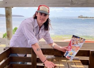 Visitors, local supporting KI Oysters during algal bloom