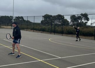 Bumper crowd for Wonks tennis