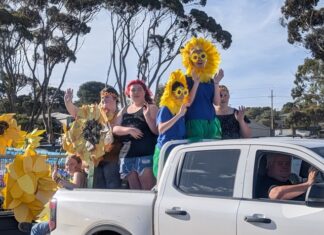 Floats and bikes at the Advance Kingscote Christmas Pageant: PHOTOS