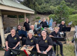 Smiling island faces at Carols on the Coast at Penneshaw: PHOTOS