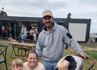 Good day at Kingscote Farmers & Artisans Market: PHOTOS