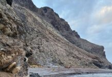 Fire crews run 200m of hose to Second Valley ‘strange’ seaweed fire